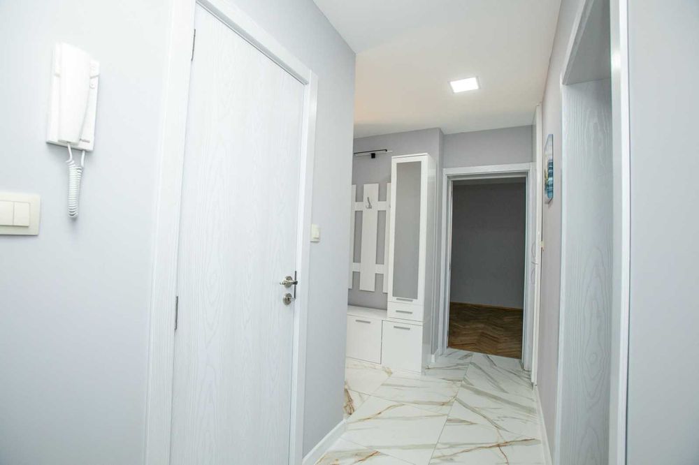 Продава се Тристаен апартамент в Ловеч, Широк център - 94 кв.м за 1107 €/кв.м - Снимка #7