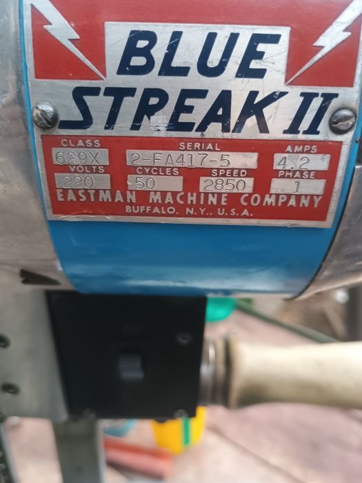 Mașină de tăiat materiale