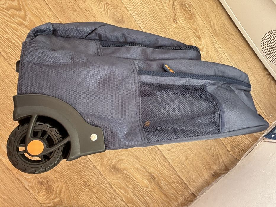 Сак на колелца с телескопична дръжка