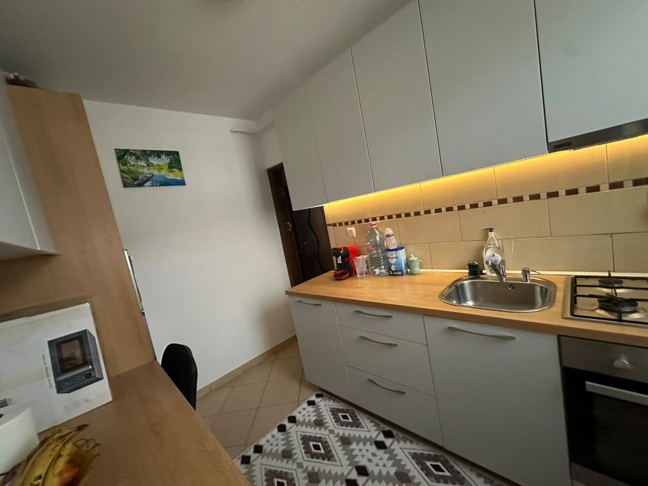 Închiriez garsoniera