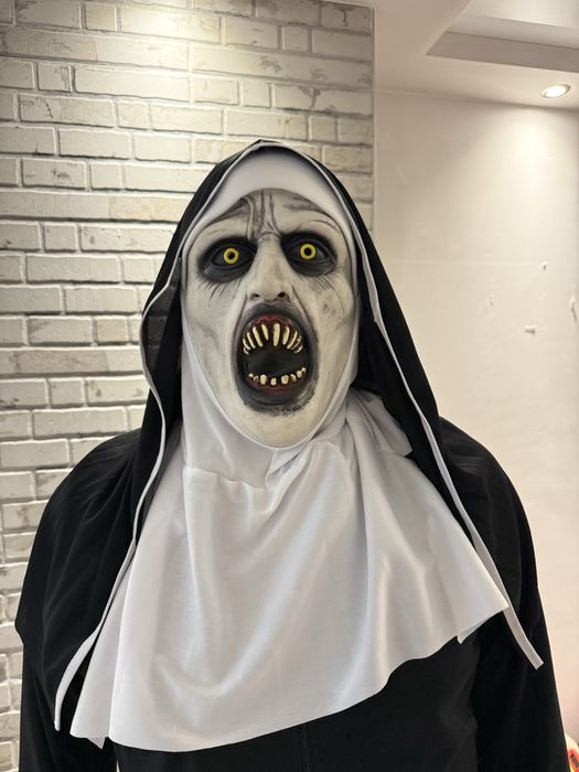 Карнавални костюми и маски