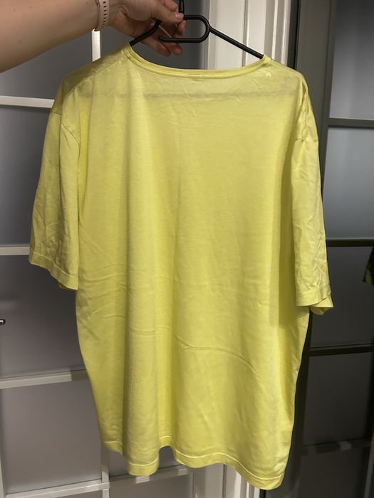 Tricou galben pastel cu detalii brodate