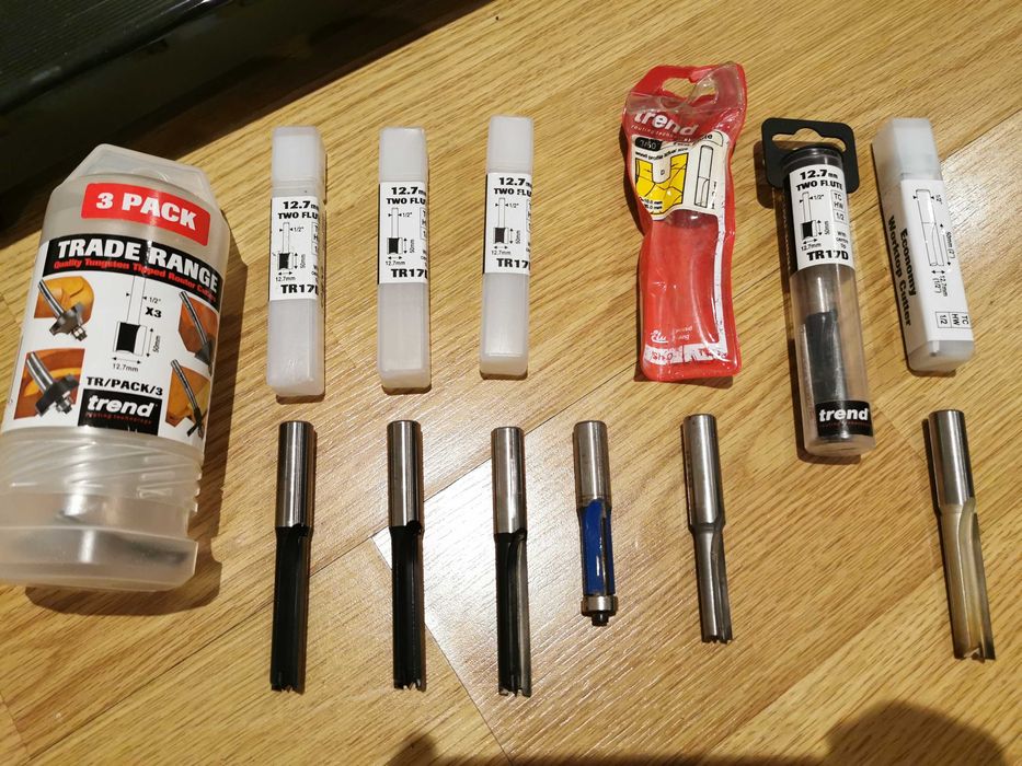 Оберфреза Макита oberfreza Makita RP2301FC  с куфар и 7 ножа фрезера