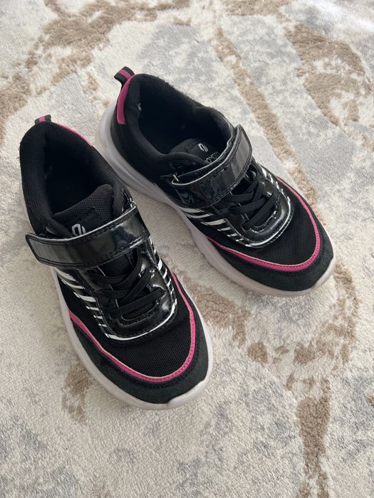 Кроссовки на девочку