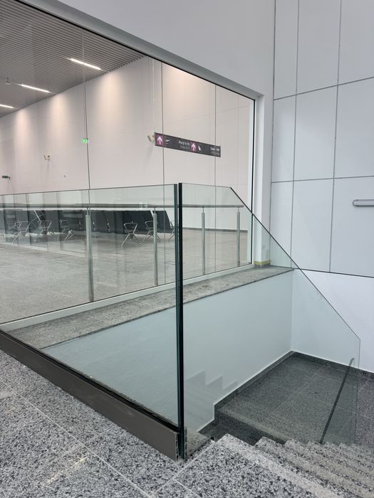 Balustrada din sticla securizata pentru balcoane si scari