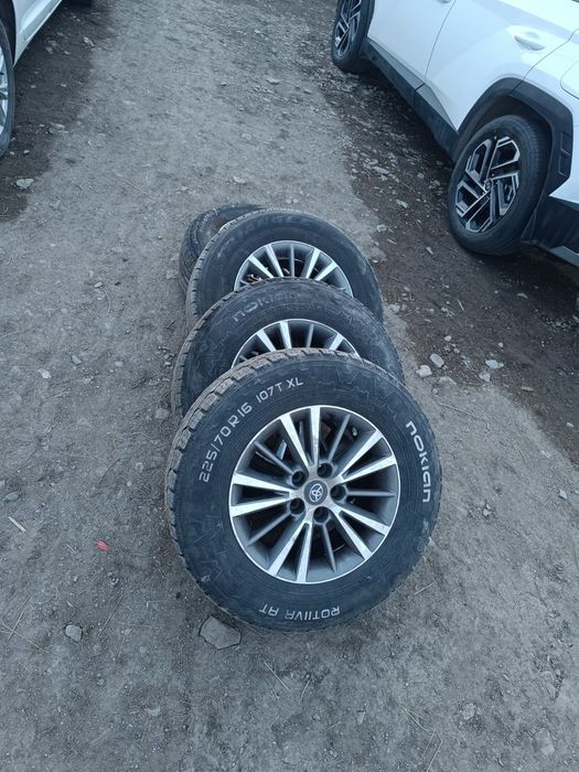 Продам комплект дисков с шинами!