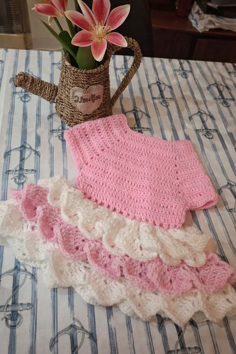 Ръчно плетена бебешка рокля