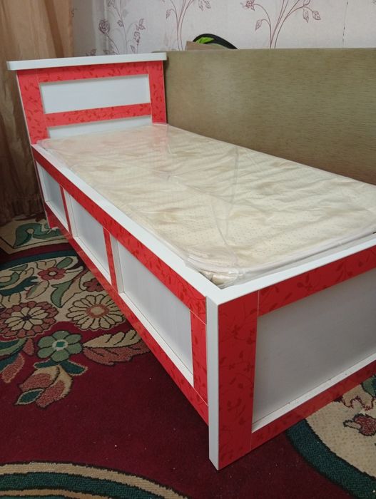Кровать детская .