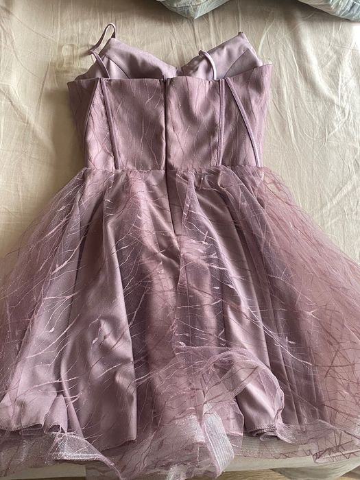 Официална рокля.