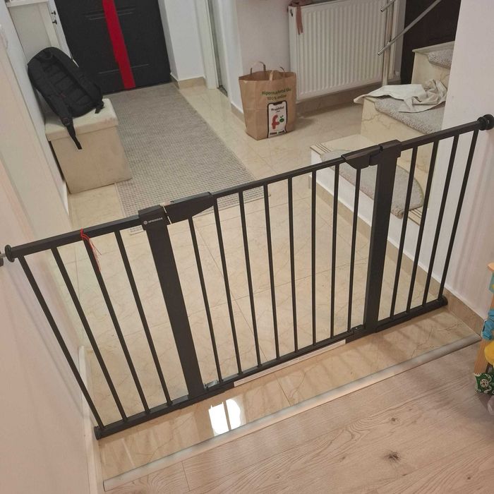 Poarta de siguranta ajustabila 131-138 cm, din otel, neagra