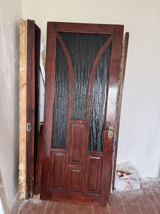 Продаю деревянные двери б/у  3 штуки