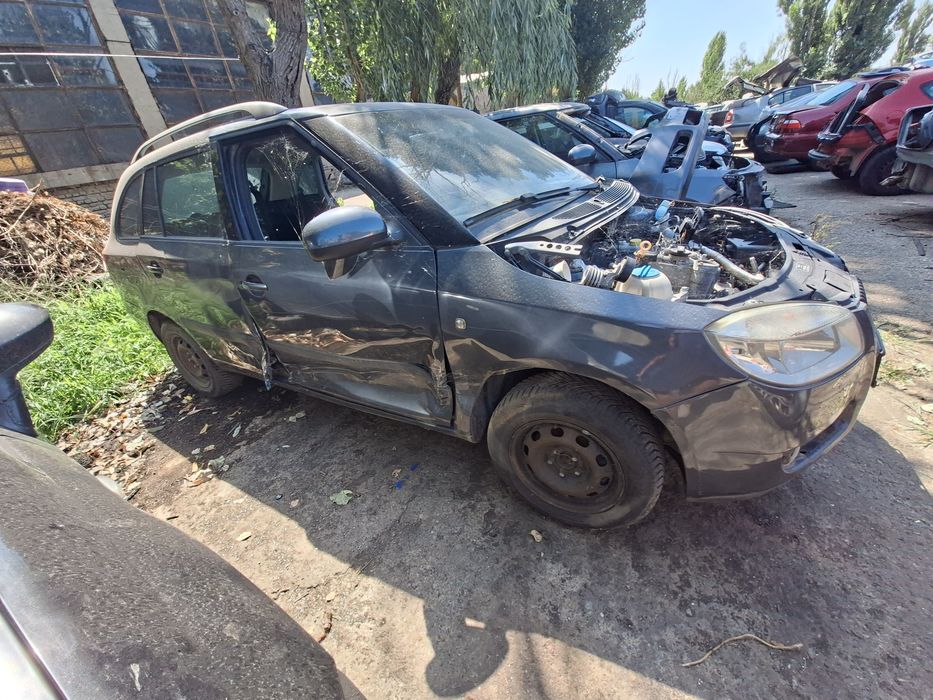 Dezmembrez Skoda Fabia 2  1.2 Benzina 2011 CHFA BZG