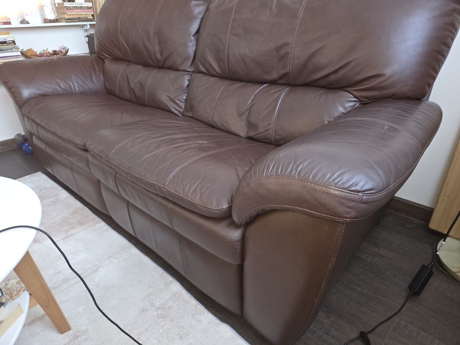 Кожен диван + подарък кресло