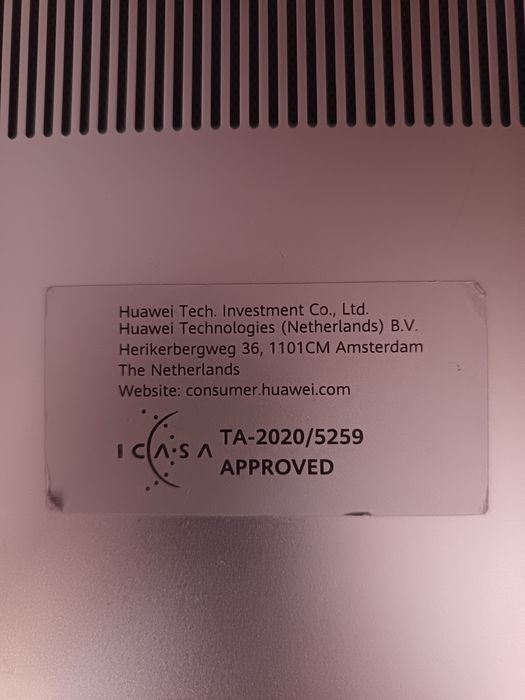 Huawei MateBook D 15 BOHK-WAX9X
cu AMD Ryzen 7 3700U, 8 GB RAM și graf