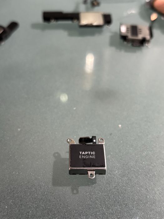 Части за iphone 13