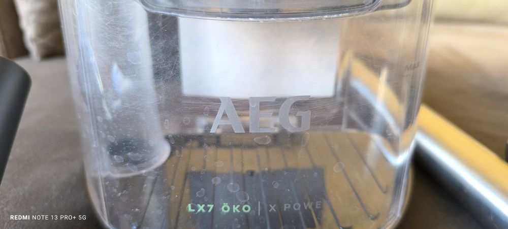 Продавам прахосмукачка AEG като нова!