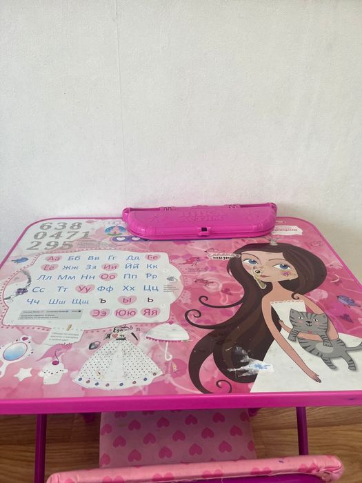 Продам детский столик в хорошем состояний