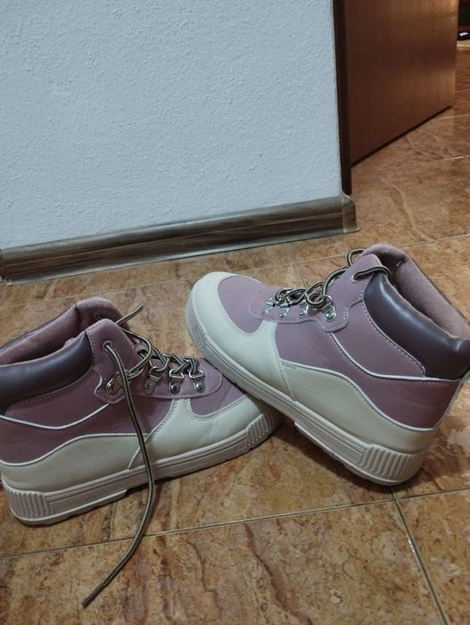 Обувки ,топли,меки, удобни за сезона