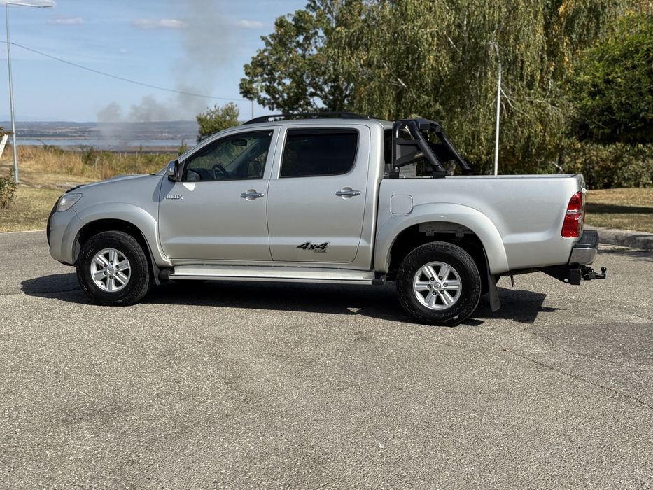 Toyota Hilux 2.5 /4x4/ 2013