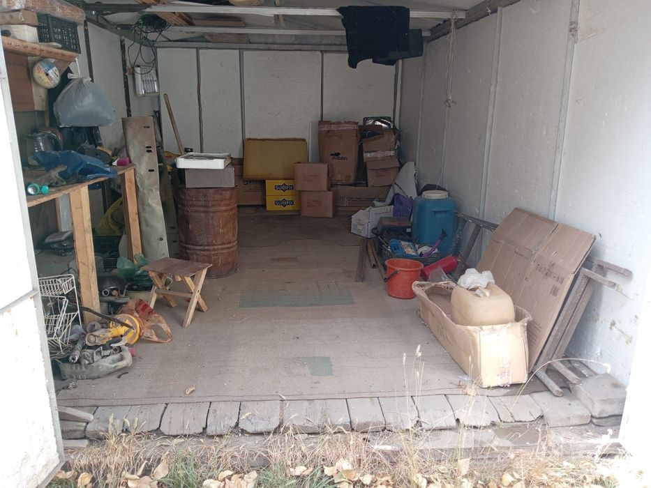 Гораж Металический