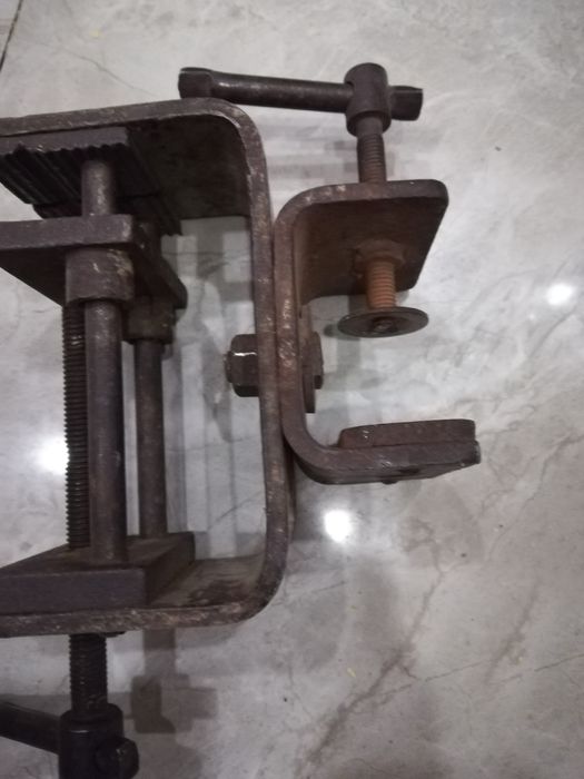 Тиски  струбцины советкие (пара)