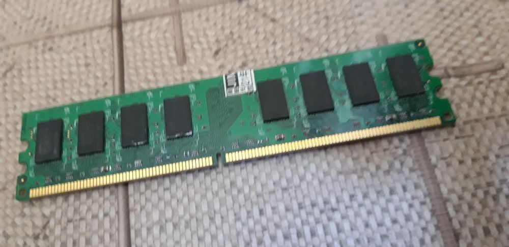 ОЗУ 4 гб две по 2 гб