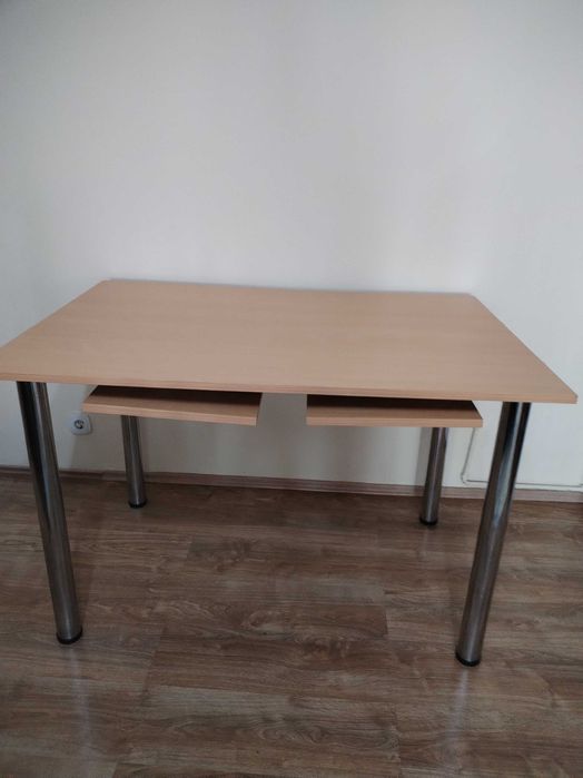 Masă extensibila cu 6 scaune