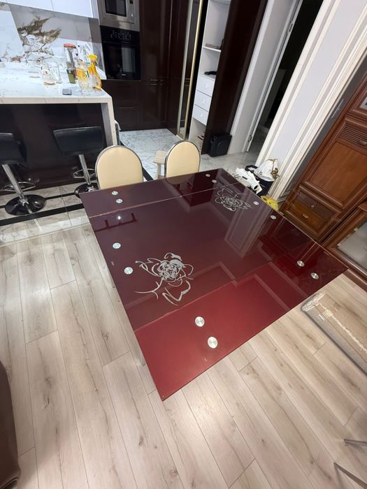 Кухонный стол и 4 стула