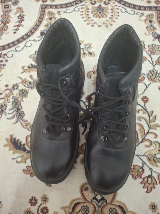 Продаются спец обувь