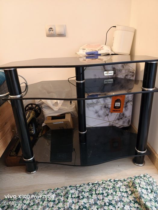 Стеклянный стол, стол под телевизор