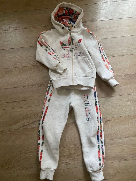 Анцунг Адидас - момиче 116 см