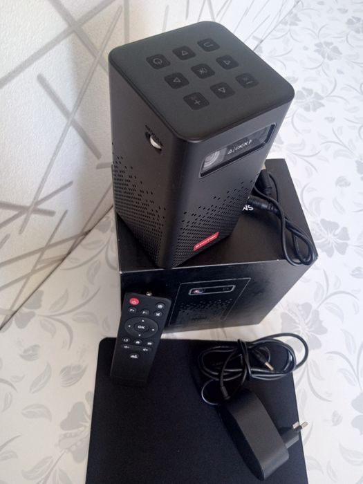 Проектор BYINTEK. Оригинальный