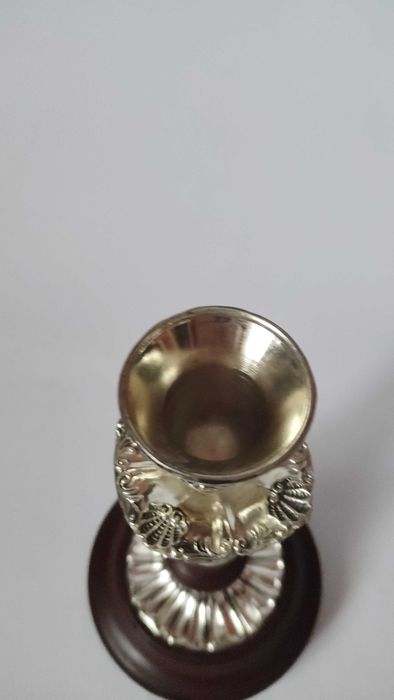 Красив стар свещник изработен от посребрен метал и дърво