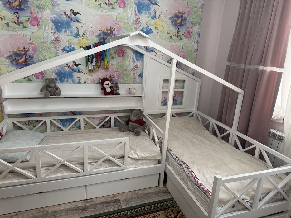 Детская кровать с матрасами