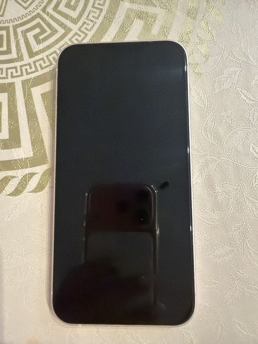 Продам айфон 13.