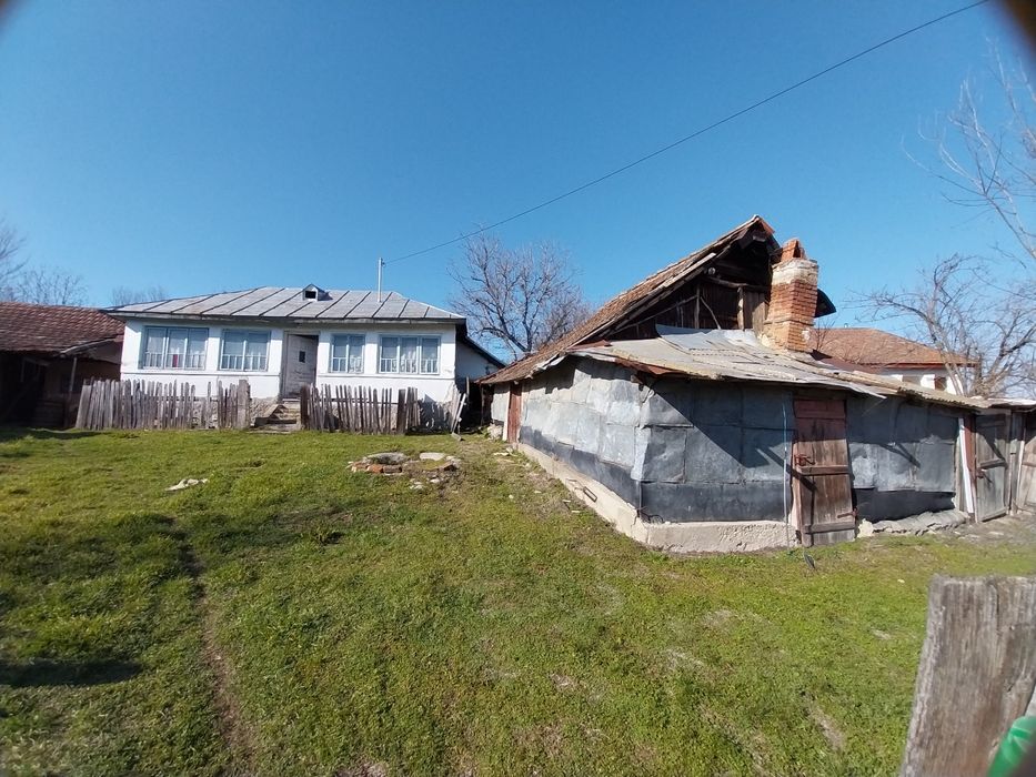 Casa cu teren de vanzare in loc. Floru, jud. Olt