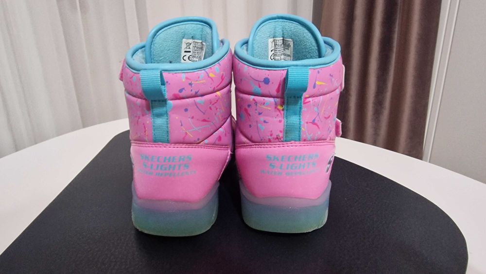 Ghete Skechers, pt iarna, m 28, luminite