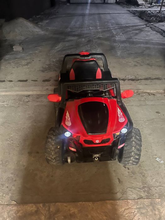 Продам детскую машинку