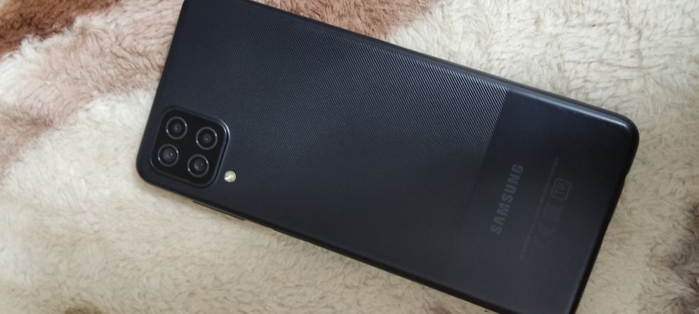 Продам телефон Самсунг Галакси А12