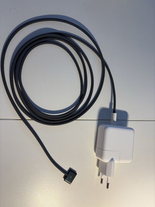 Incarcator macbook air nou 2026