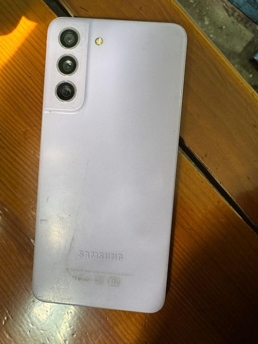 Продам самсунг s 21 fe память 256