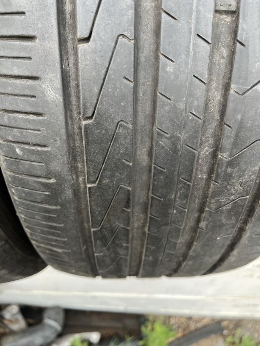 2 бр. летни гуми 235/45/18 Hankook DOT 2918 4 mm