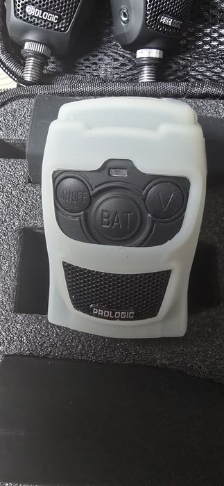 Senzori  / avertizori  Prologic BAT+ – 4 buc + receiver + husă
