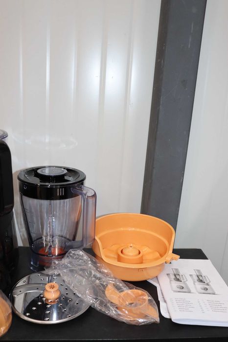 Компактен кухненски робот Philips 850 W, 31 функции, купа 2,1 L