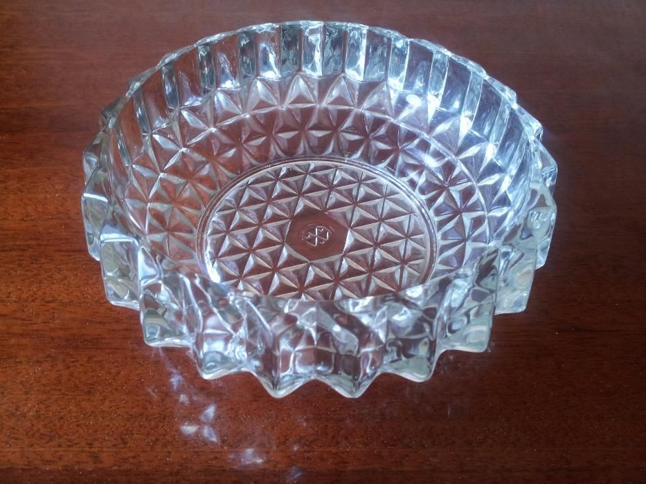 Хрустальная ваза .