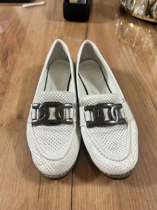 Бели мокасини нови