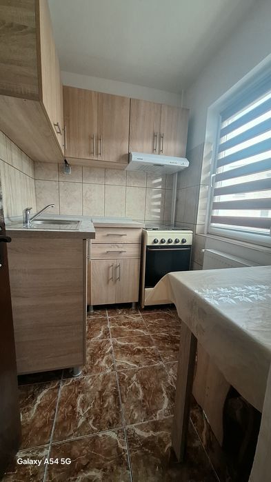 Închiriez garsoniera