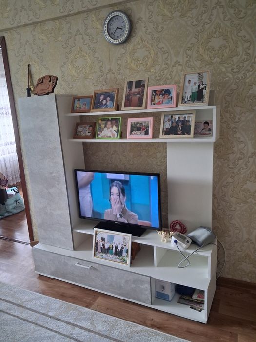 Продам стенку и телевизор