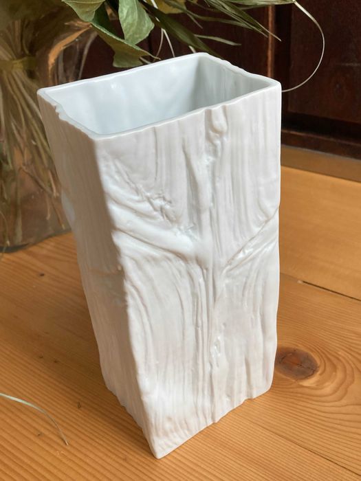 KPM Berlin vaza portelan alb biscuitat design minimalist