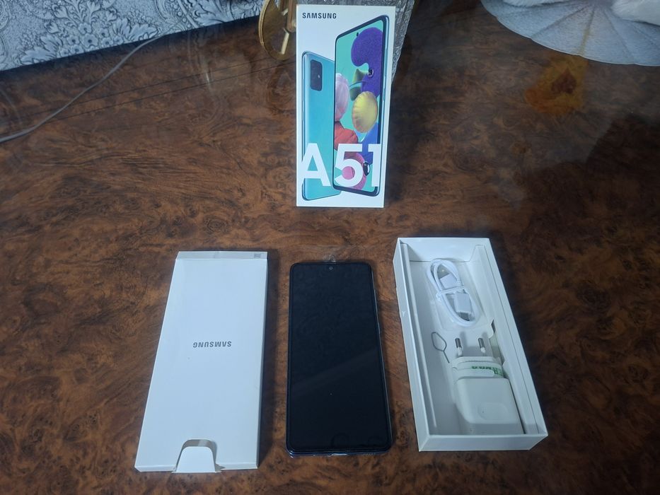 Телефон Самсунг А 51